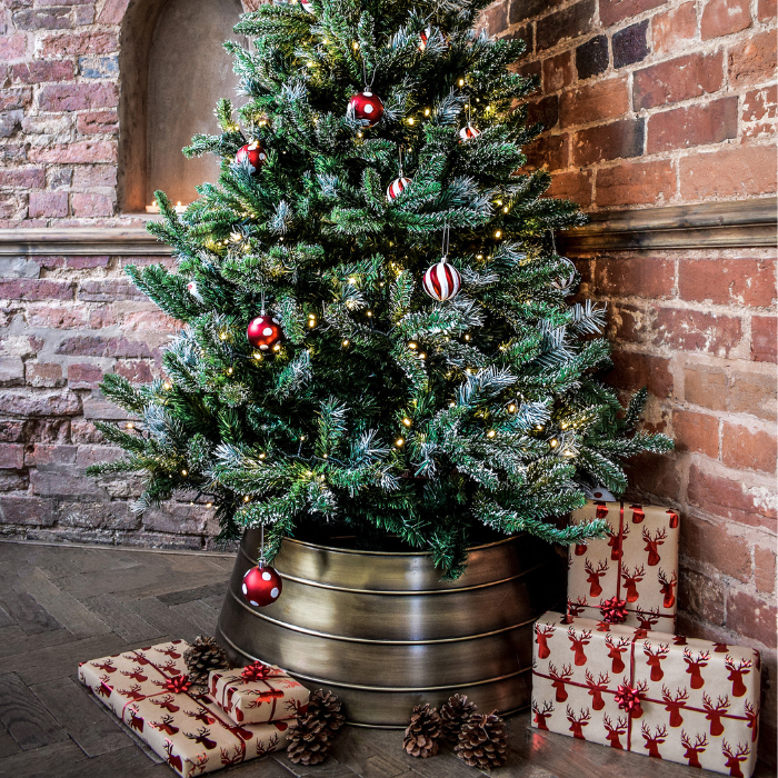 large-christmas-tree-presents.png