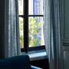 Rideau vert de gris motif