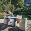 Ronde eettafel buiten