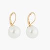 Boucle d'oreille perle blanche
