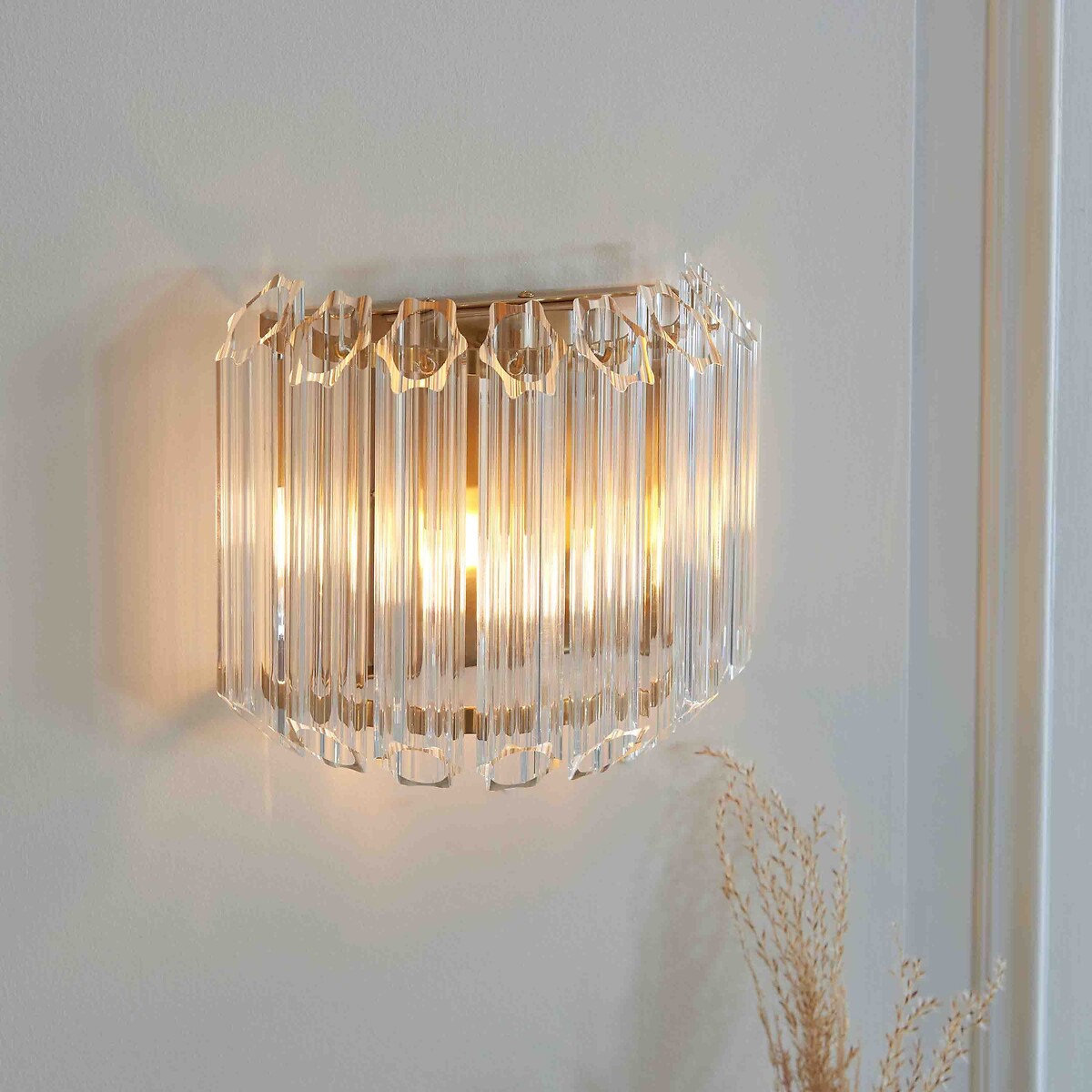 Édité Valencia Glass Wall Light Unisex Brass