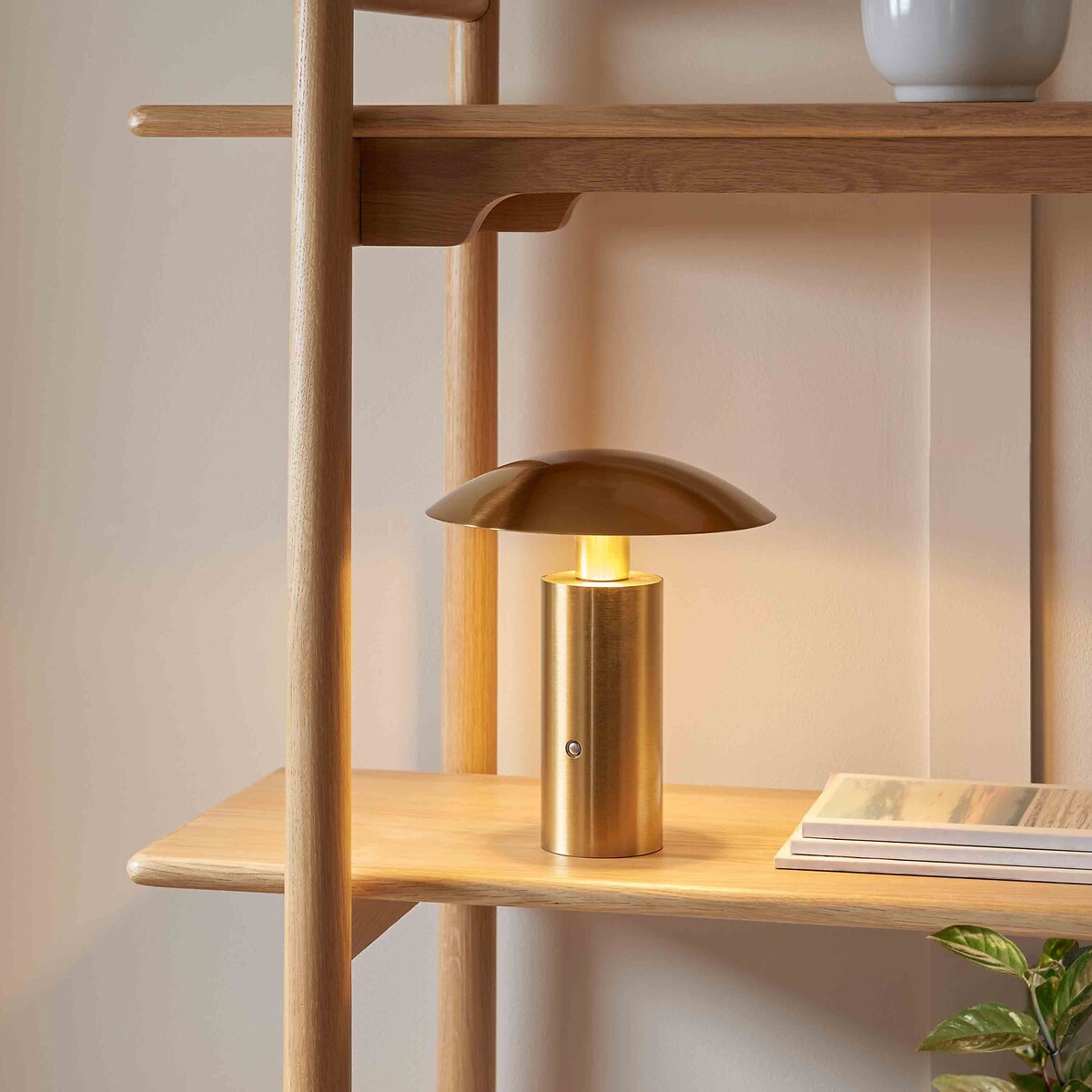Édité Summer Rechargeable Table Lamp In Brushed Gold Unisex Gold-Coloured