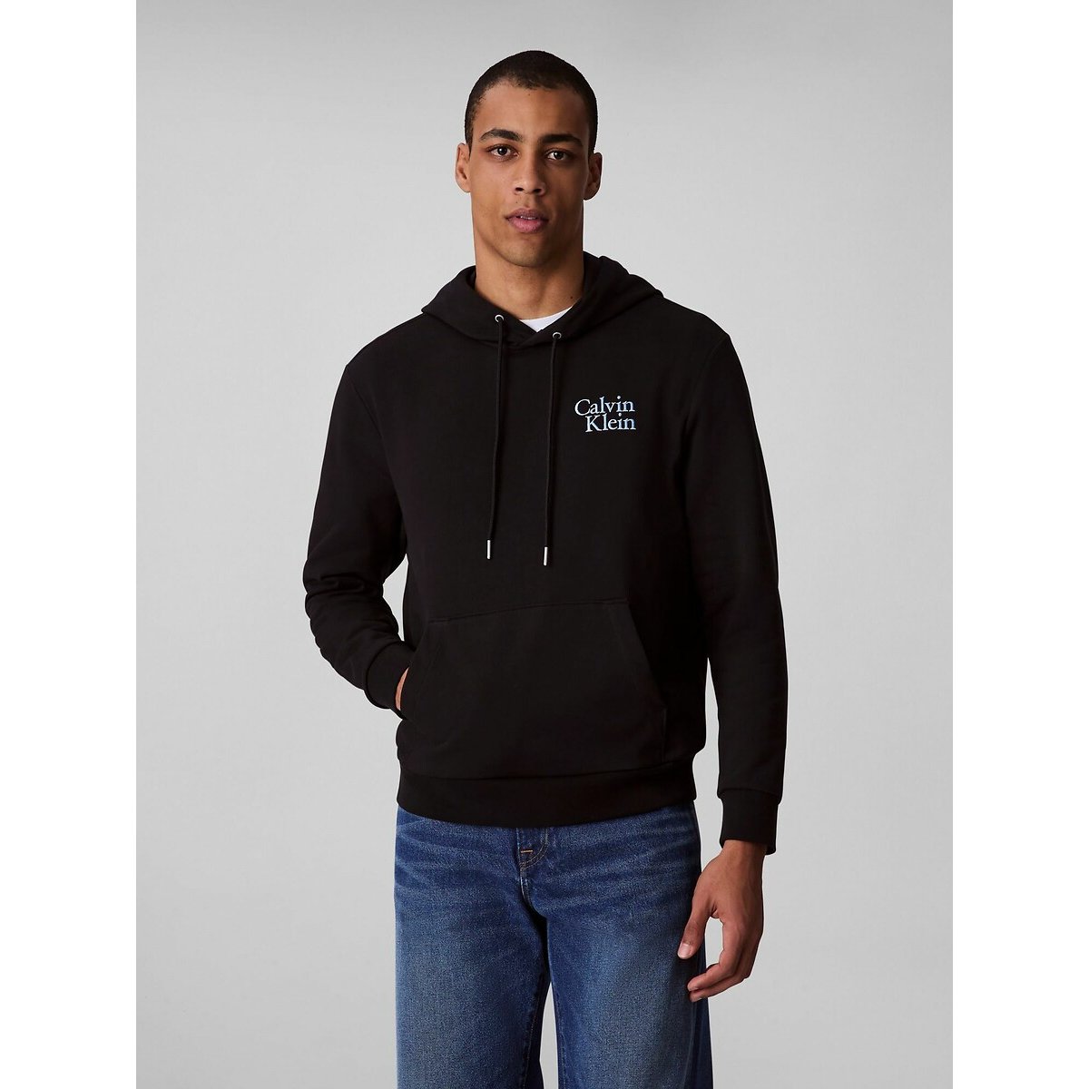 Sweat fermé à capuche
