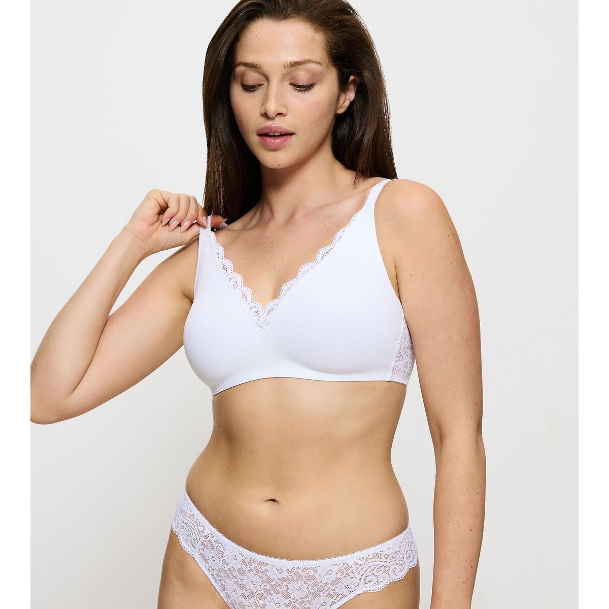 Triumph Amourette Minimiser Bra Without Underwiring Women's White 42C
