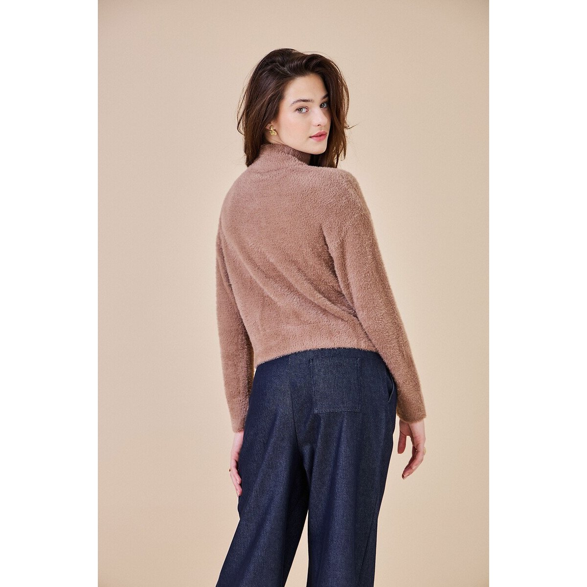 Jersey de manga larga con cuello alto Mujer Talla M/L. Color Marron