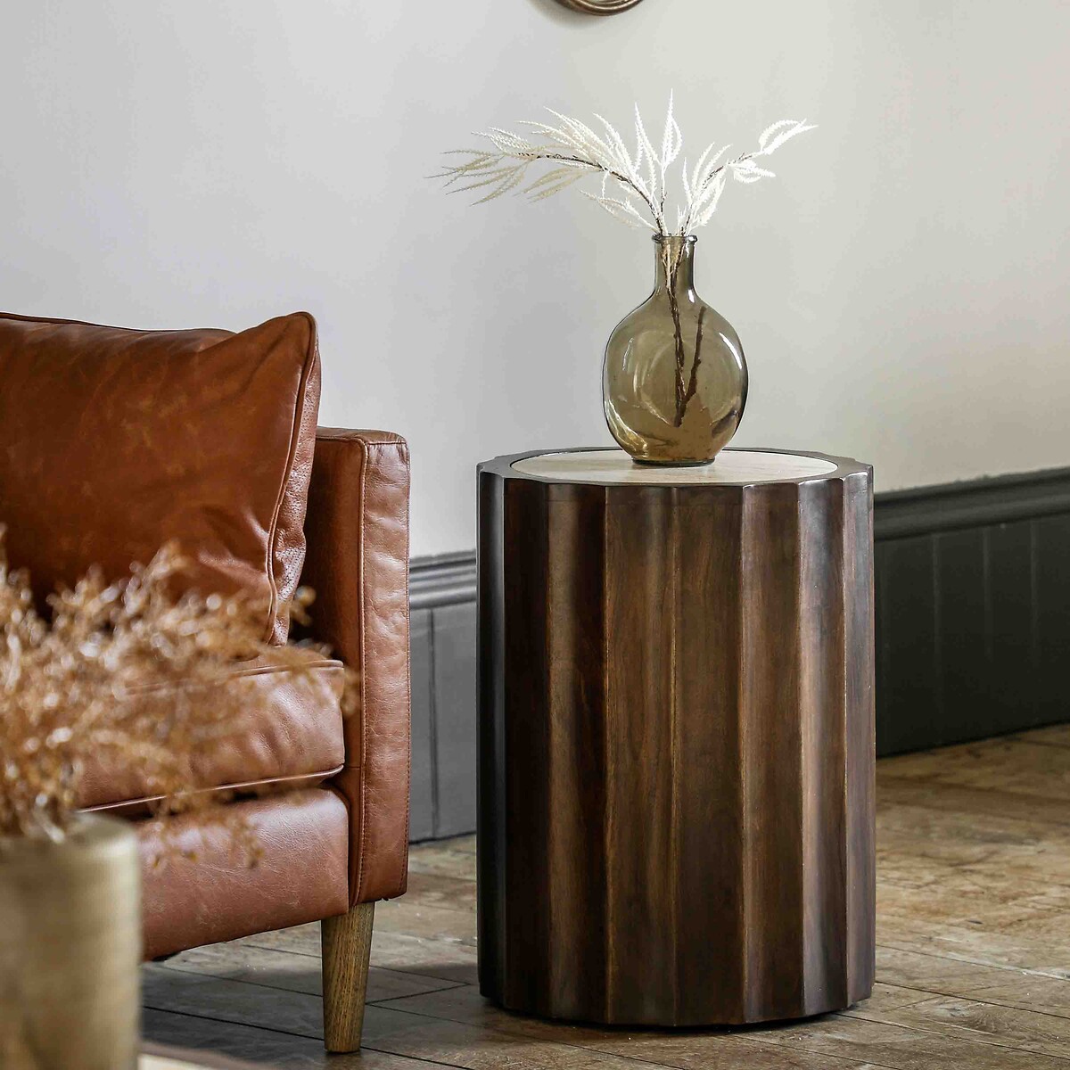 Édité Cypress Travertine & Mango Wood Side Table Unisex Dark Wood