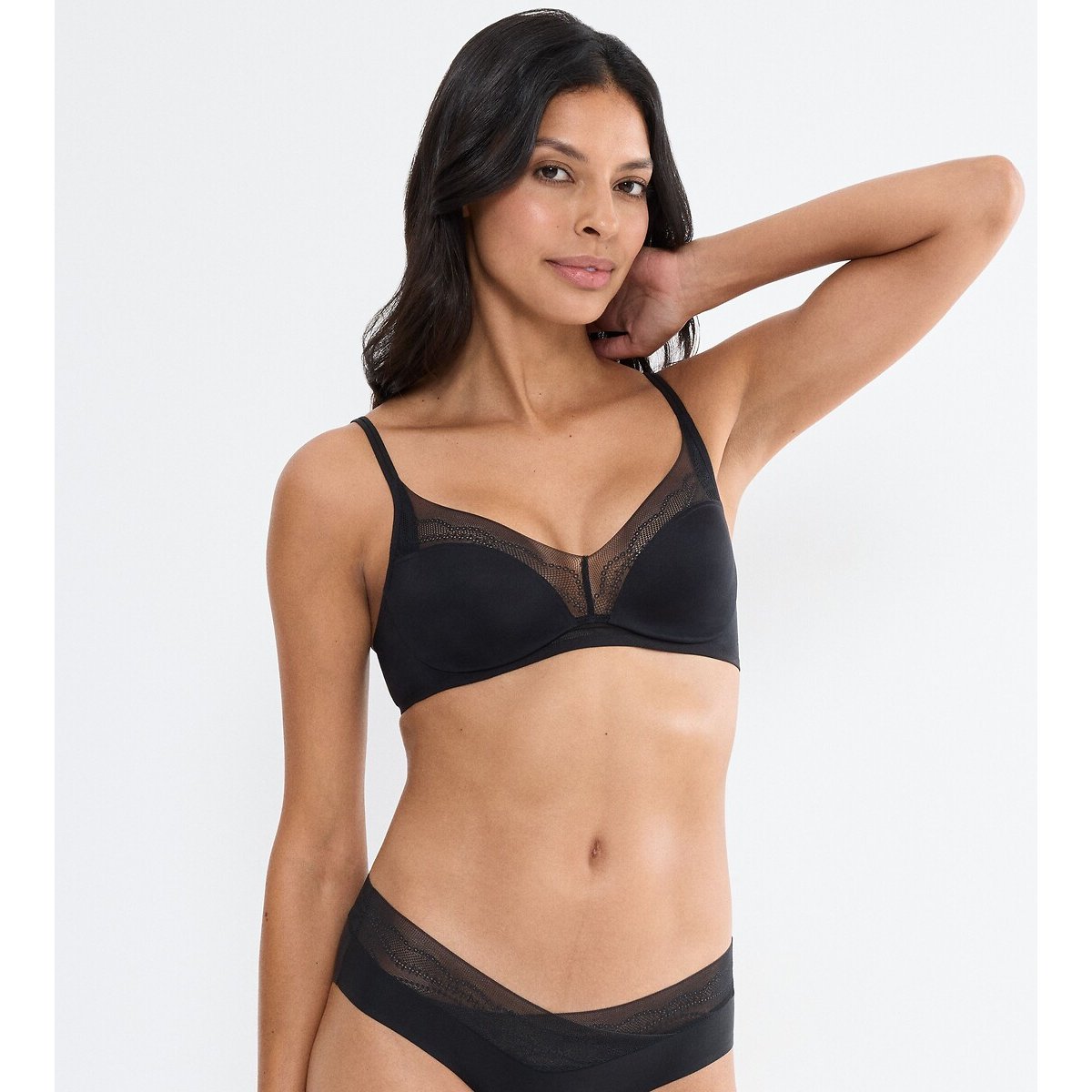 Triumph Breath & Lift Smart Bra Women's Black Medium