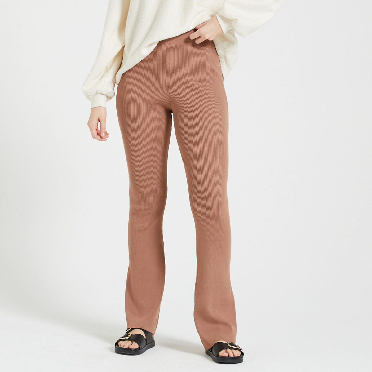 Calvin Klein Pantalón de punto acampanado. Talla S. Color Marron