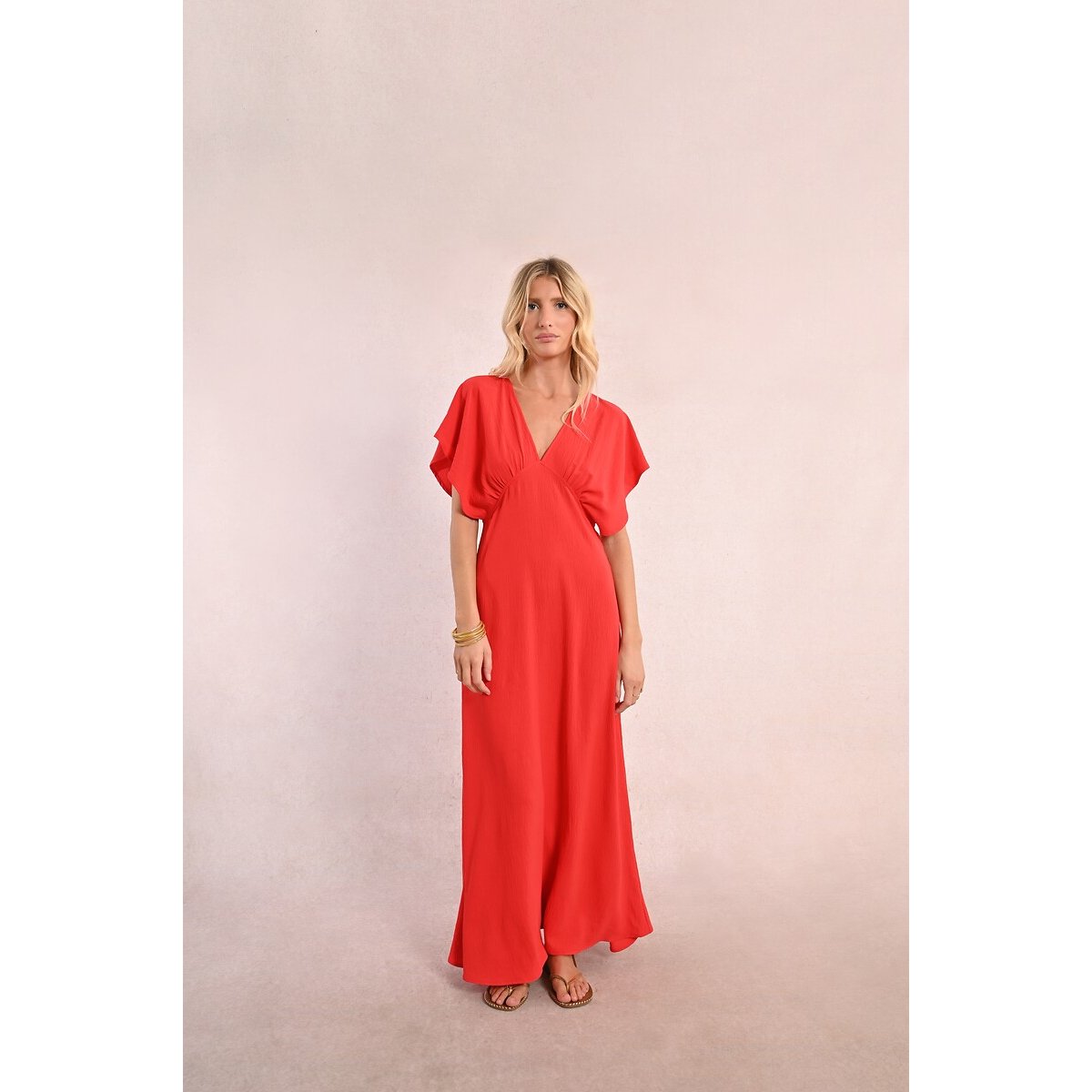 Robe longue manches courtes col plongeant