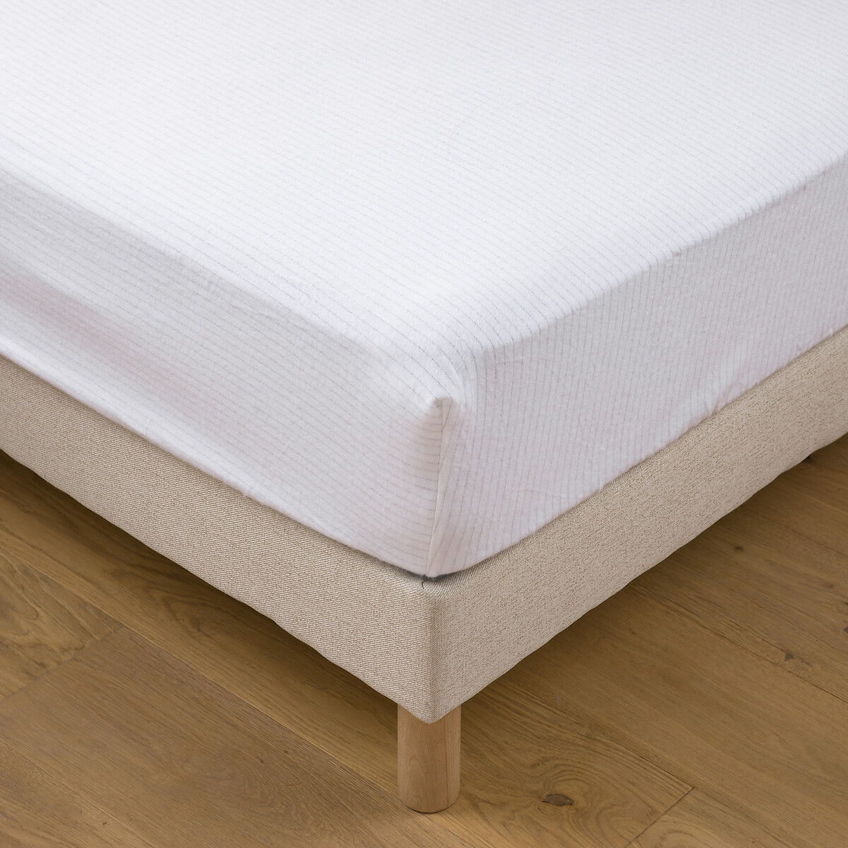 Protector de colchón, en muletón absorbente, antiestático, altura 27 cm. Talla 90 x 190 cm. Color