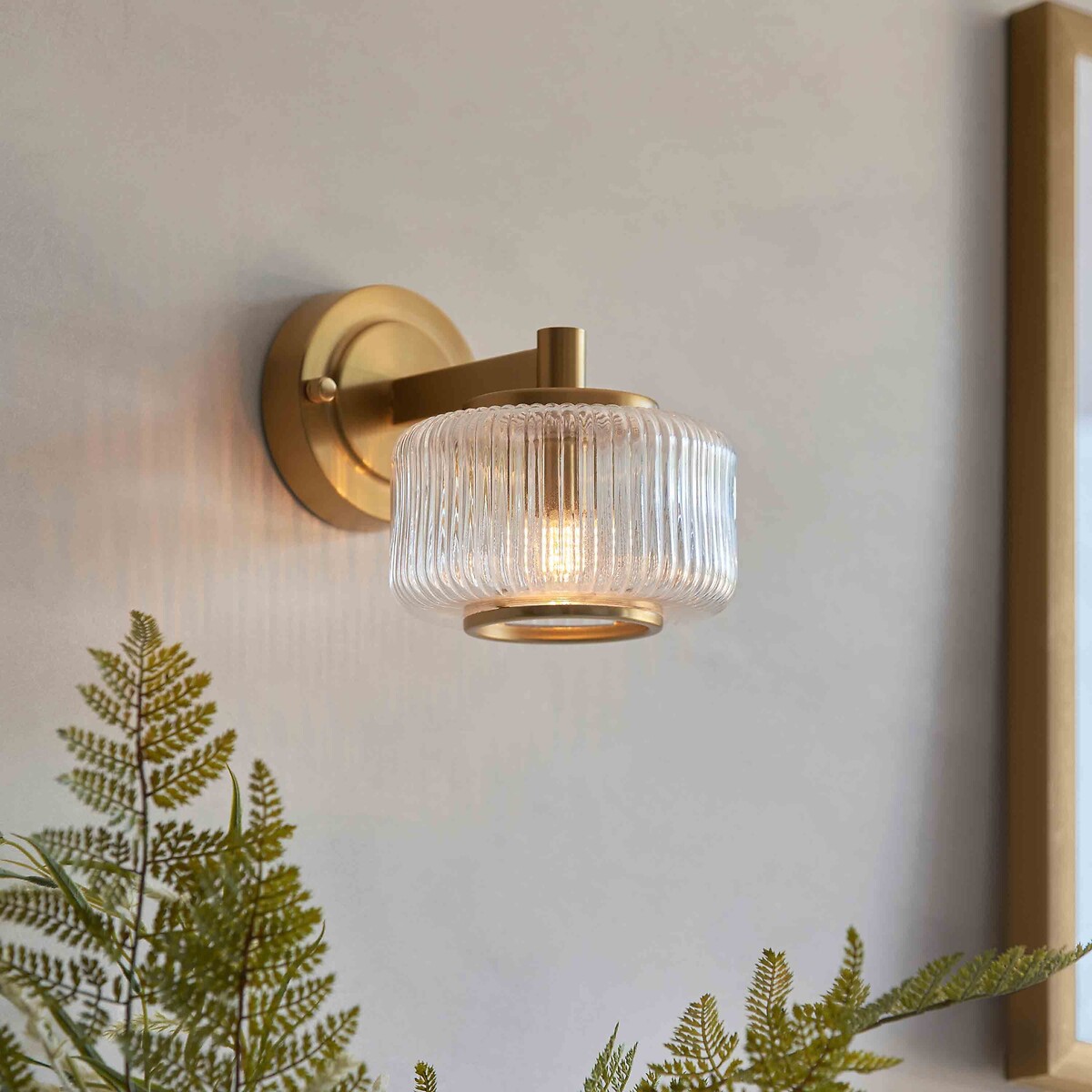 Édité Socha Mid-Century Wall Light Unisex Brass