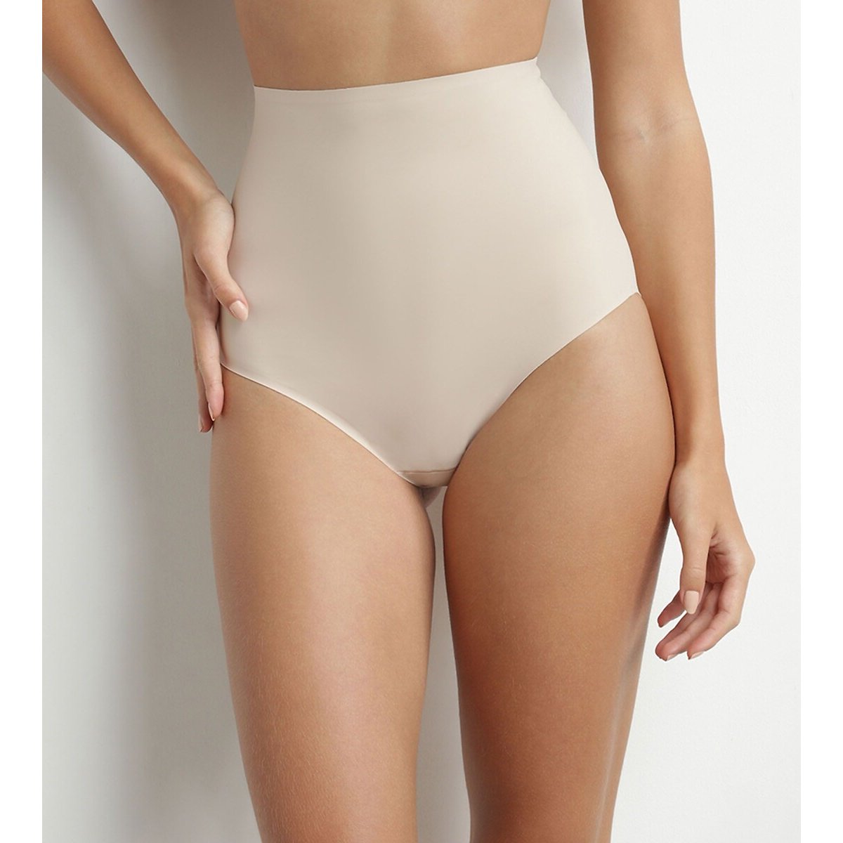 Dim Silhouette Invisible High Waist Briefs Women's Skintone Size 16
