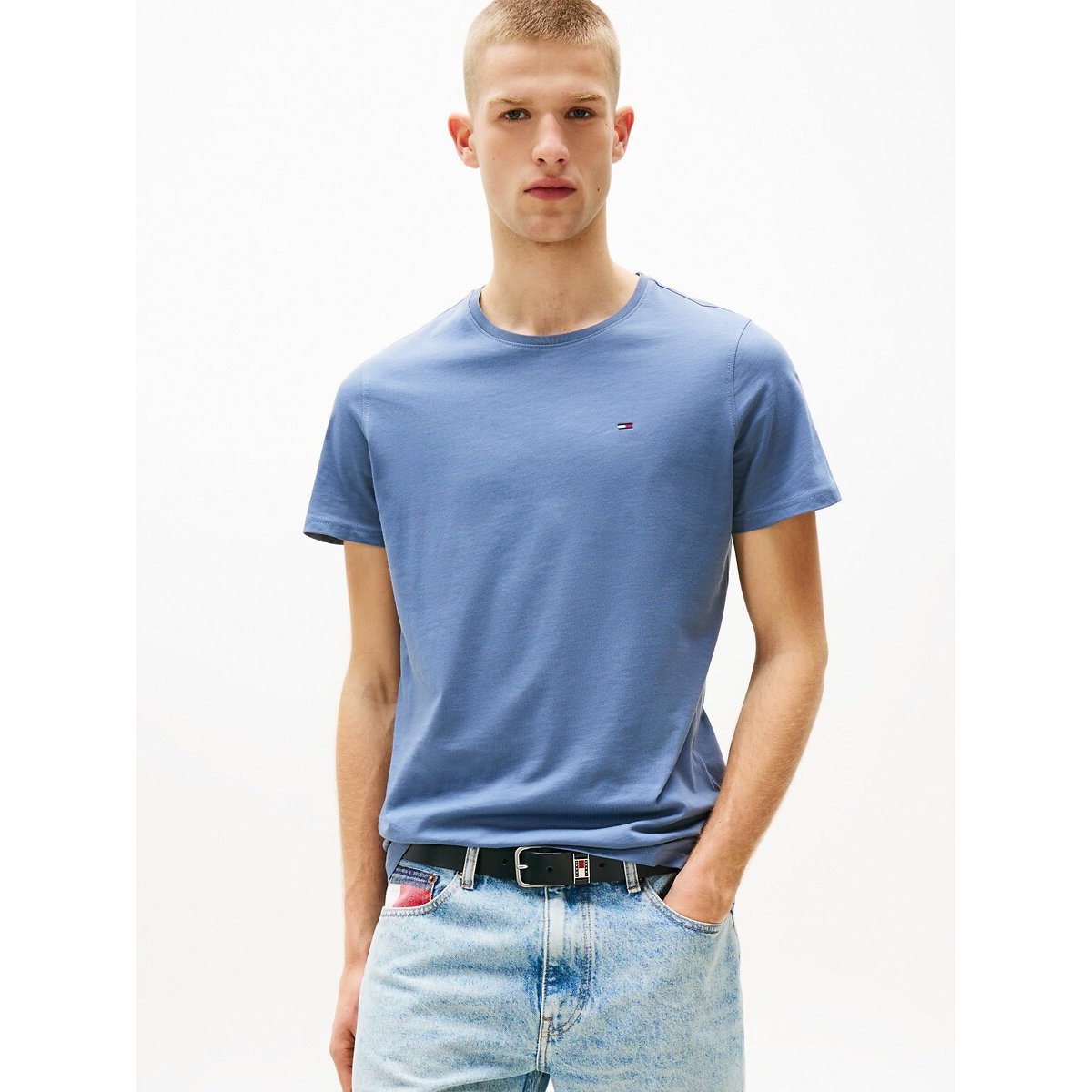 TOMMY JEANS T-shirt TJM ESSENTIAL SOLID TEE met ronde hals en subtiele logo-vlag