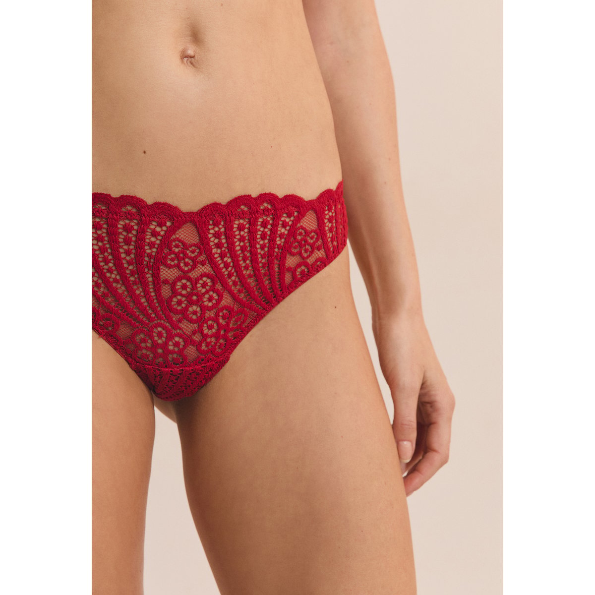 Tanga en dentelle ETREINTE rouge, ETAM