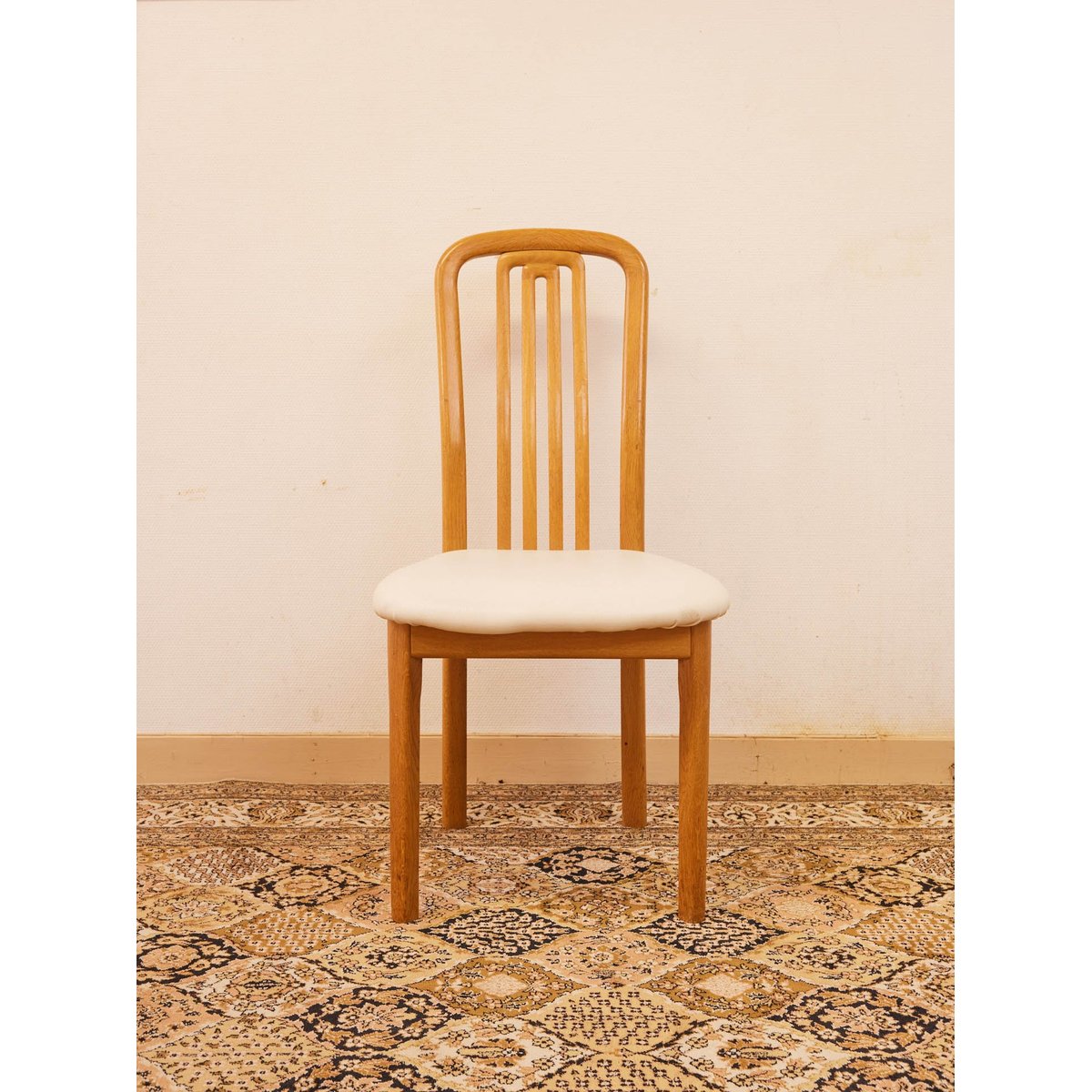Lot de 4 chaises et 2 fauteuils en bois Alma N°1918 - Bon état bois clair, DEBONGOUT