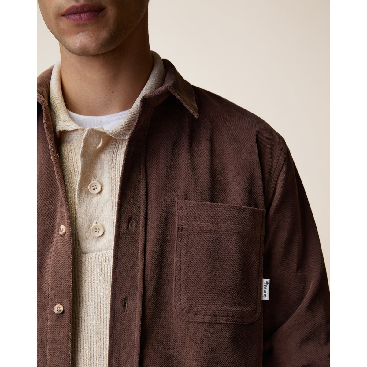 Chemise en velours chocolat, FAGUO