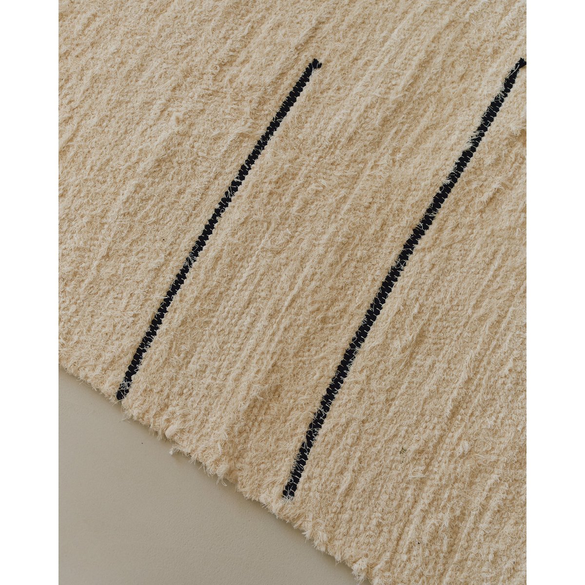 Tapis en tissus naturels 60x100 cm rayures blanches et noires, HANNUN