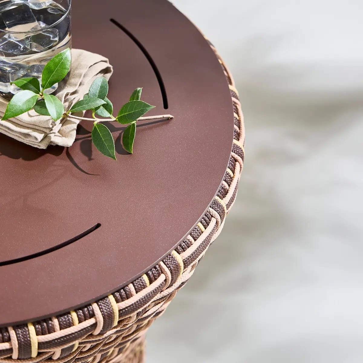 Table basse ronde de jardin TALI marron, ORCHID EDITION