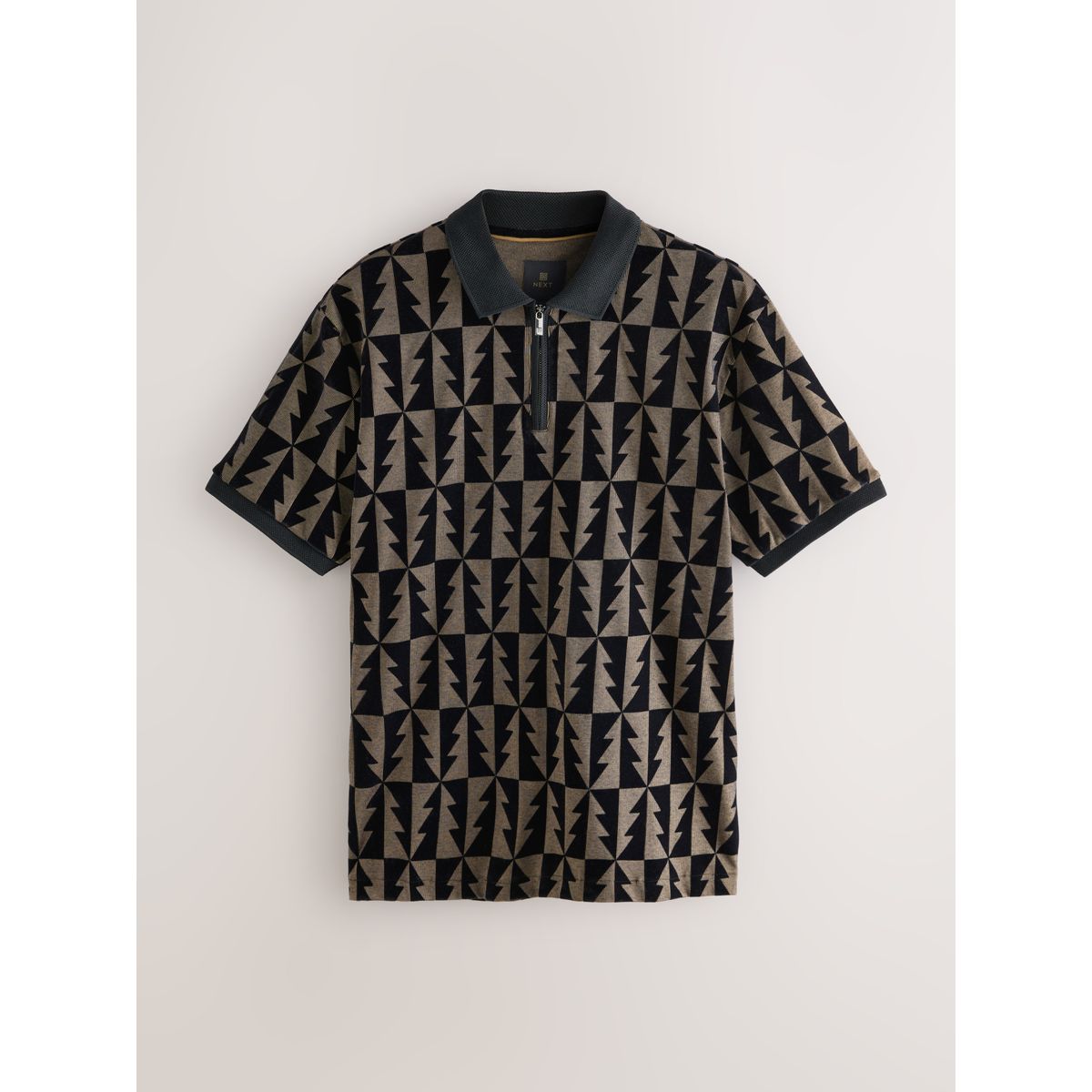 Polo floqué avec zip 3/4 noir/doré, NEXT