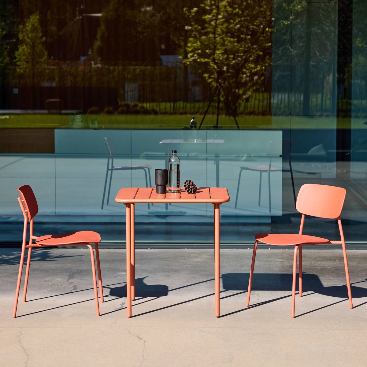 Table de jardin métal + 2 assises AMÉLIA + LIVA anthracite, SWEEEK