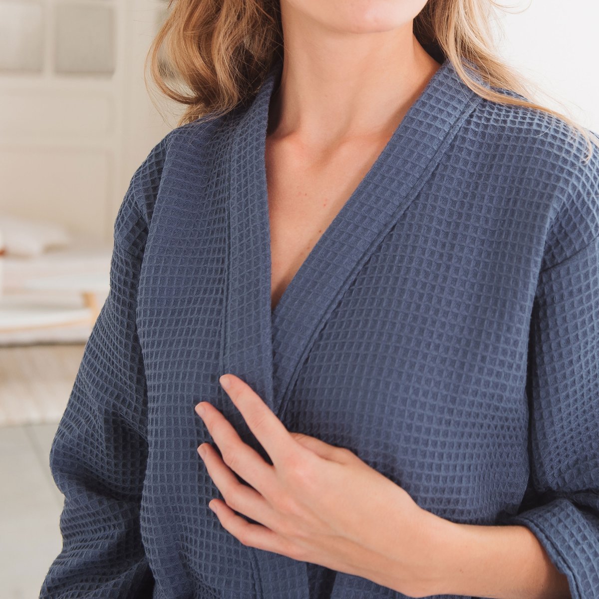 Peignoir femme col kimono en coton bio, ESPRIT NID D'ABEILLE bleu indigo, BLANC CERISE