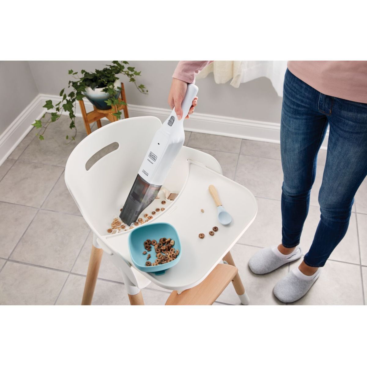 Aspirateur main HLVC315B11-QW couleur unique, BLACK & DECKER