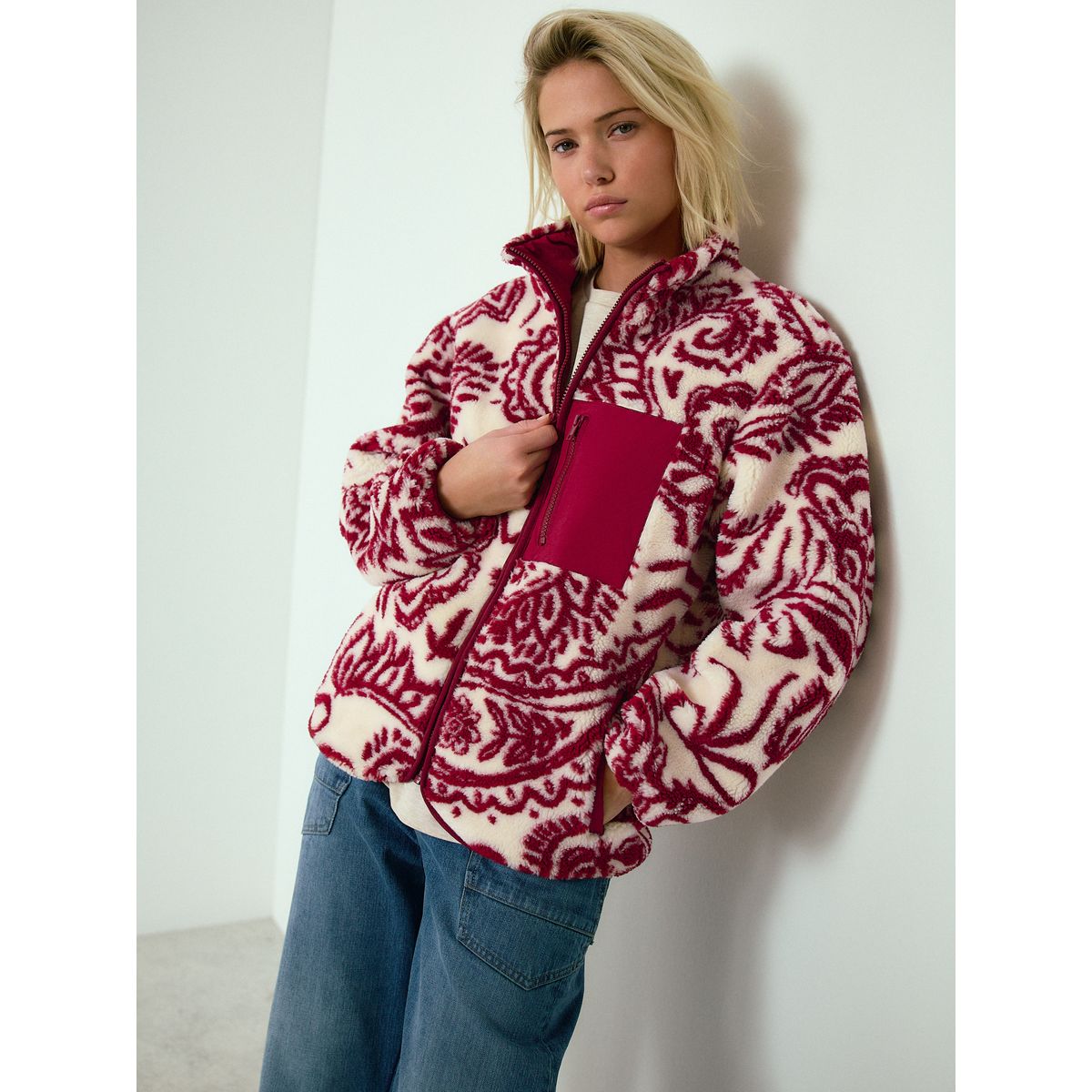 Veste en imitation peau de mouton imprimé cachemire bordeaux, NEXT