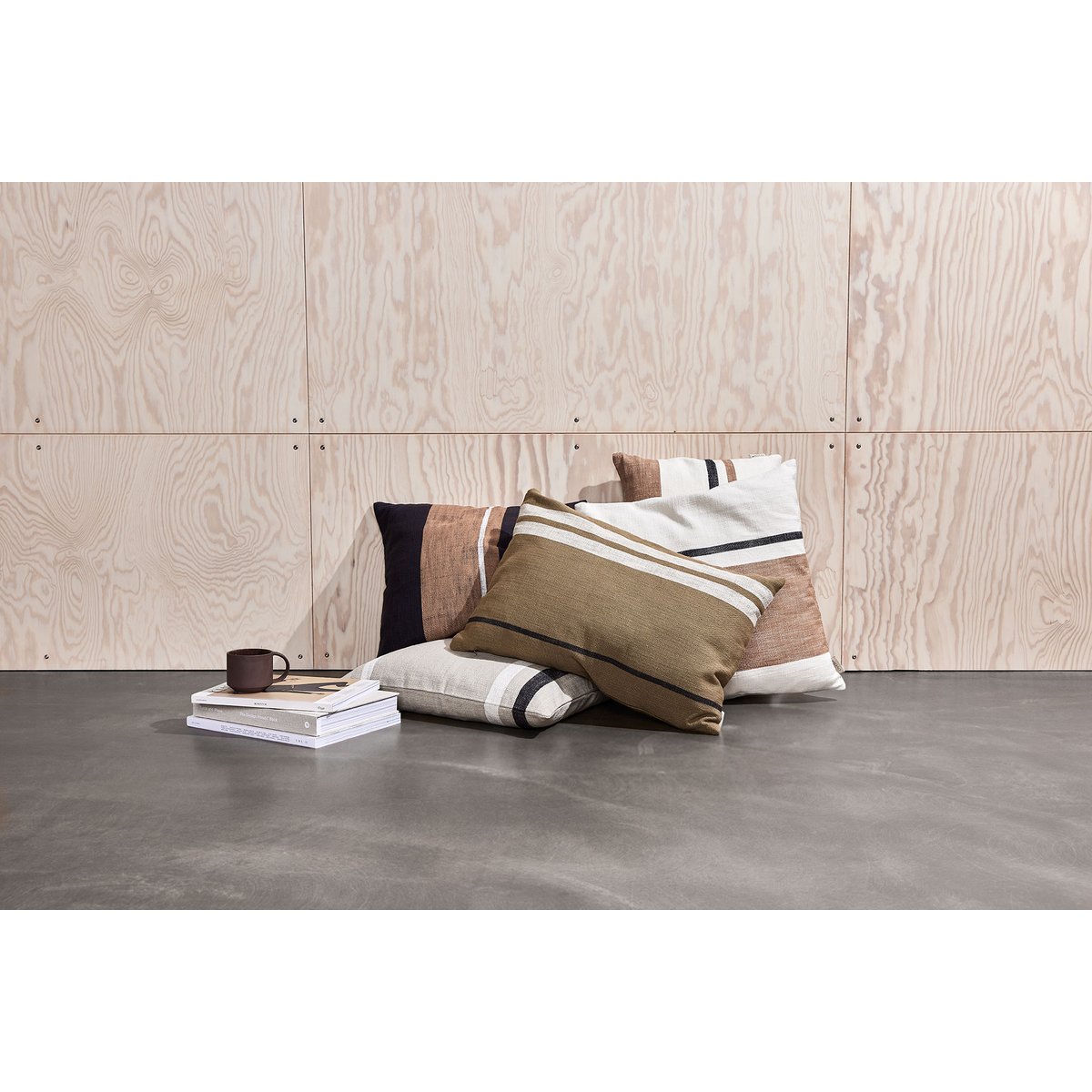 Coussin carré en coton à rayures LIVING marron, OYOY LIVING DESIGN