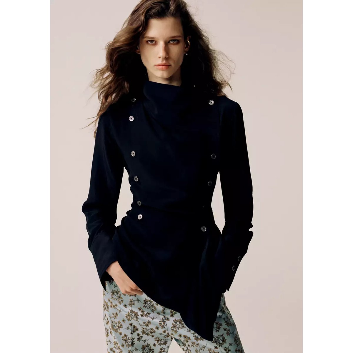 Pantalon satiné jacquard bleu ciel, MANGO