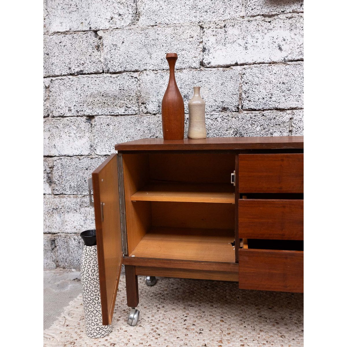 Enfilade sur roulettes Margaret N°721 - Bon état bois foncé, DEBONGOUT