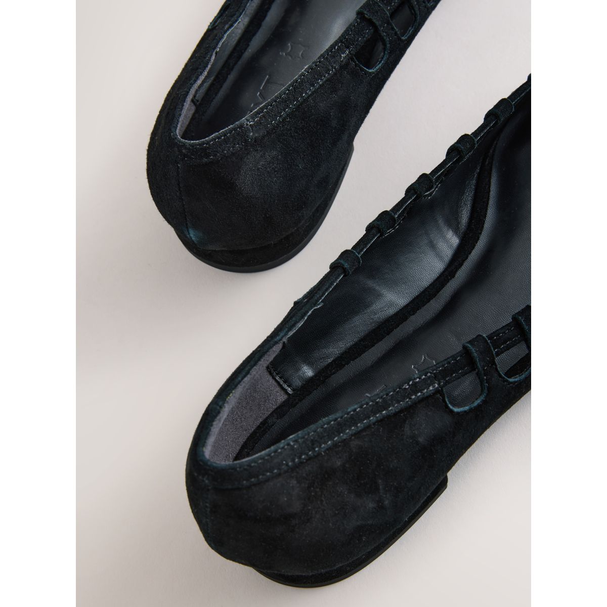 Chaussures en cuir à découpes et bout pointu noir, NEXT