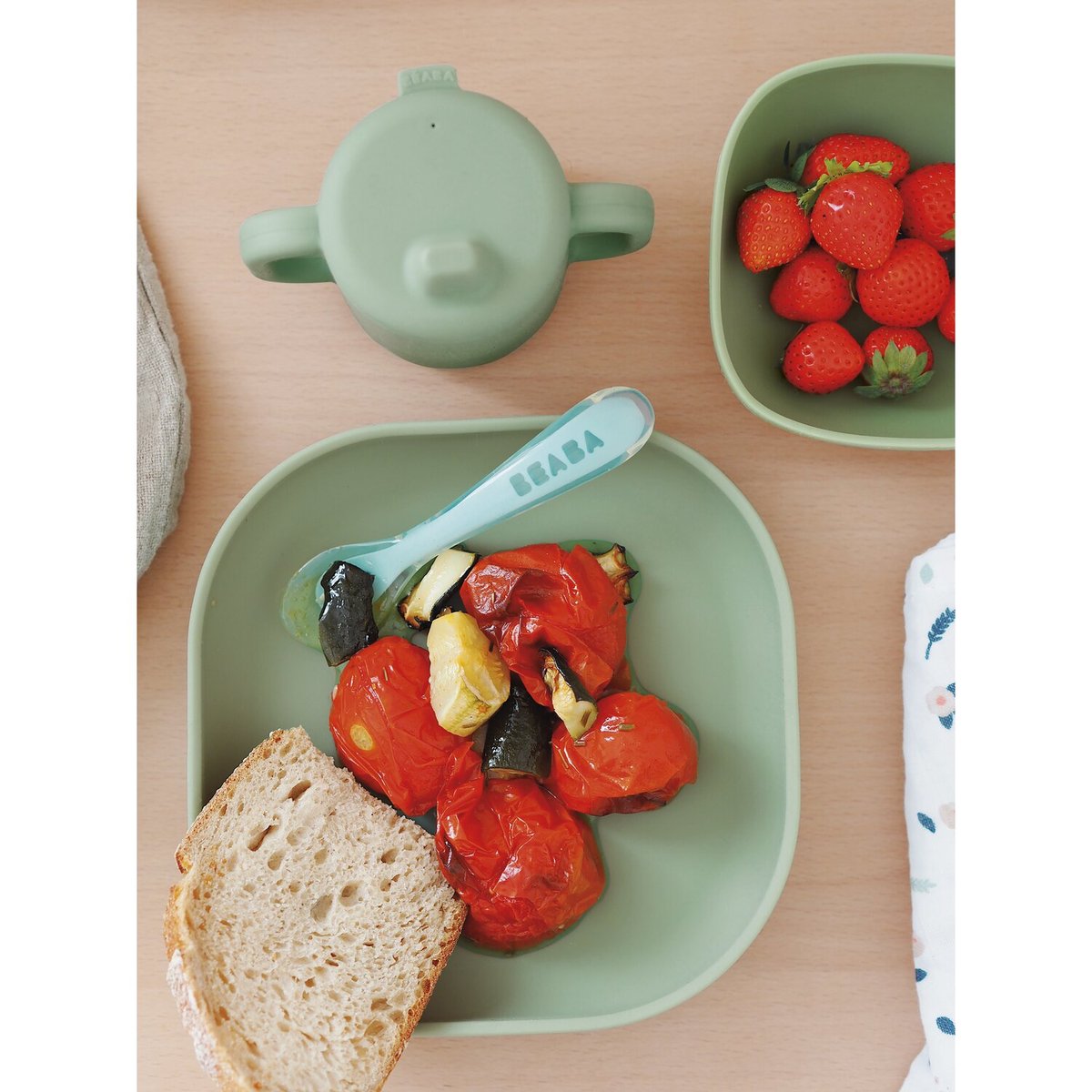 Assiette à ventouse en silicone vert sauge, BEABA