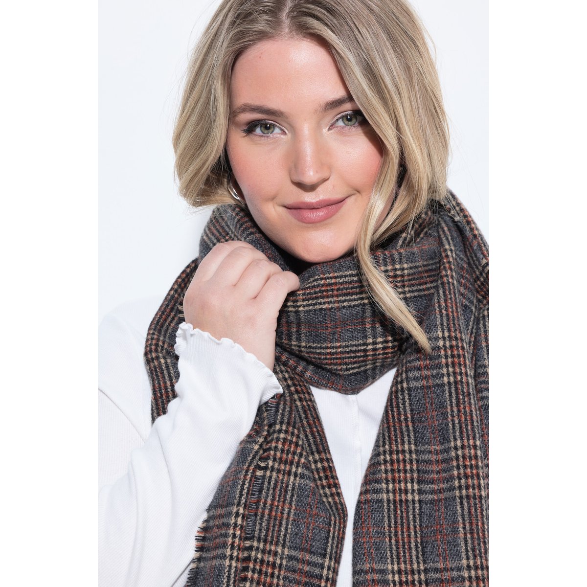 Foulard à carreaux et franges gris noir, ULLA POPKEN