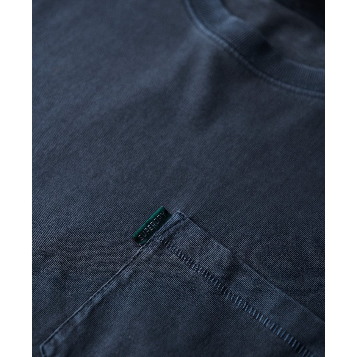 T-shirt délavé à poche Essential bleu marine éclipse délavé, SUPERDRY