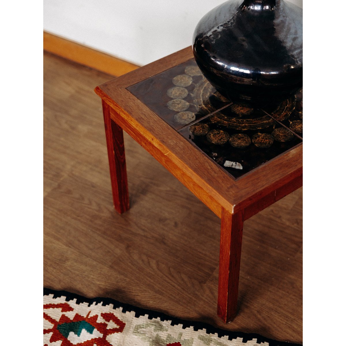 Table basse en faïence Léonie N°126 - Bon état bois, DEBONGOUT