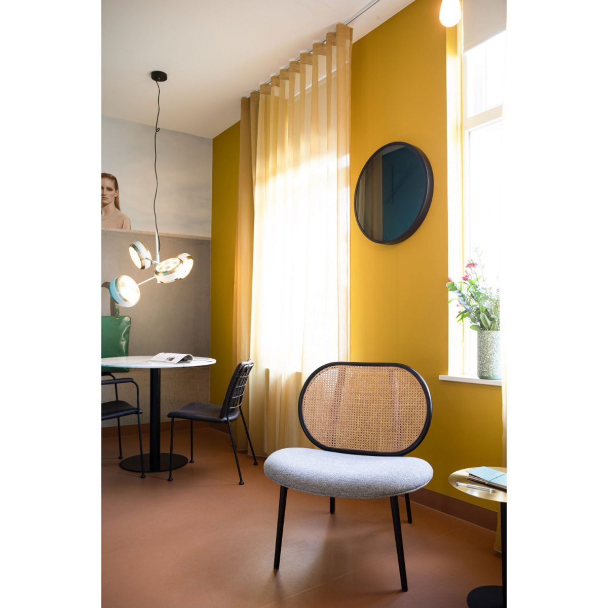Fauteuil lounge en tissu et cannage - SPIKE gris, ZUIVER