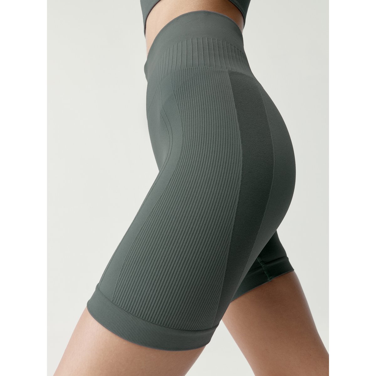 Short de sport femme Eris effet seconde peau sauge douce, BORN