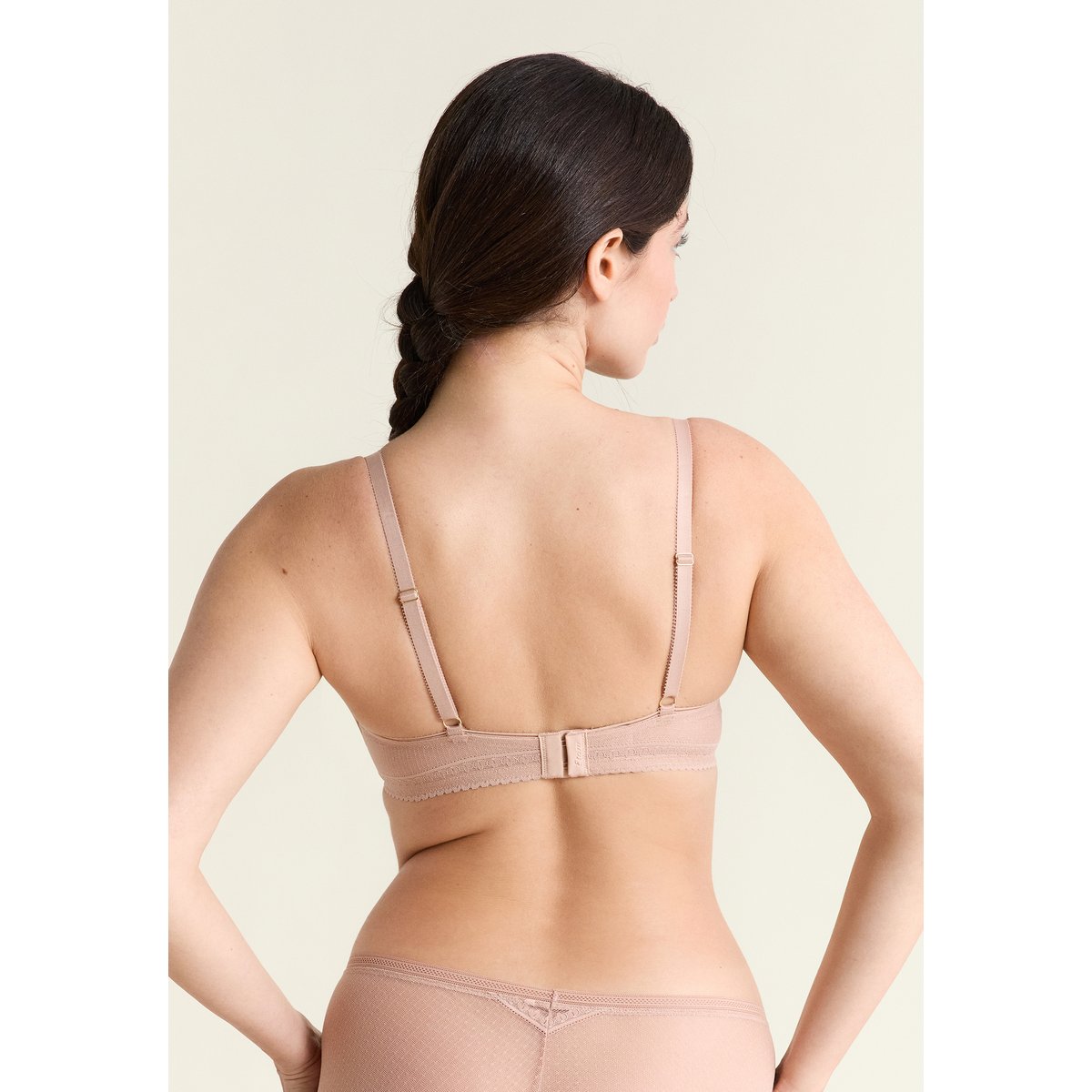 Soutien-gorge N.4 - Le coques fines en microfibre avec détails en dentelle PURE DREAM beige, ETAM