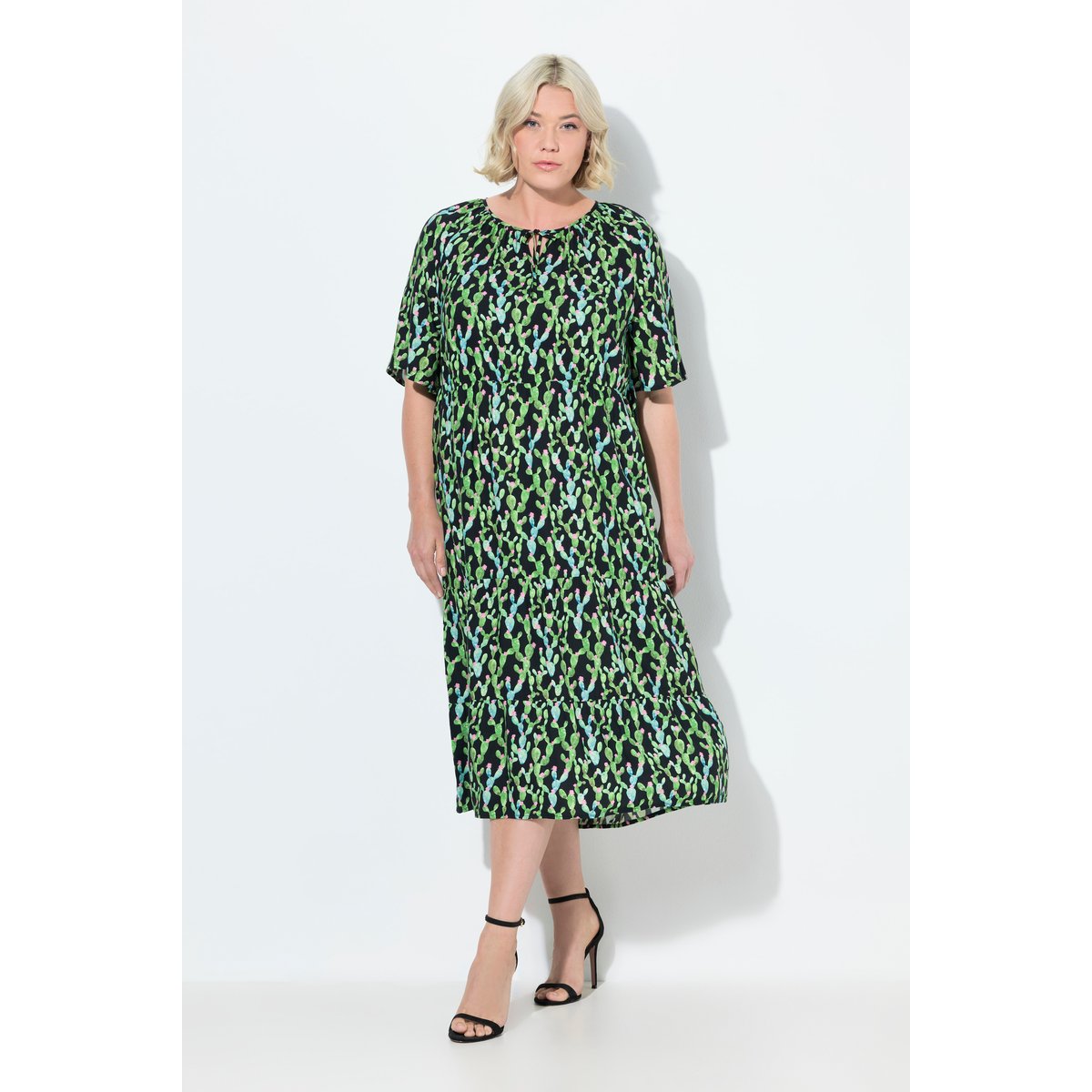 Robe midi, coupe évasée, col tunisien noir, ULLA POPKEN
