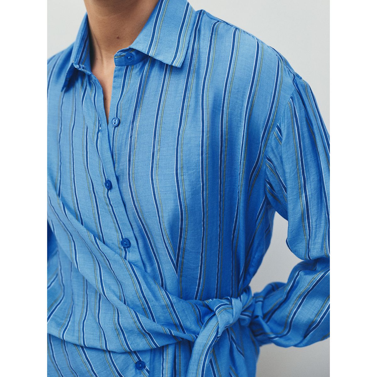Chemise légère à manches longues et nouer rayures bleues, NEXT