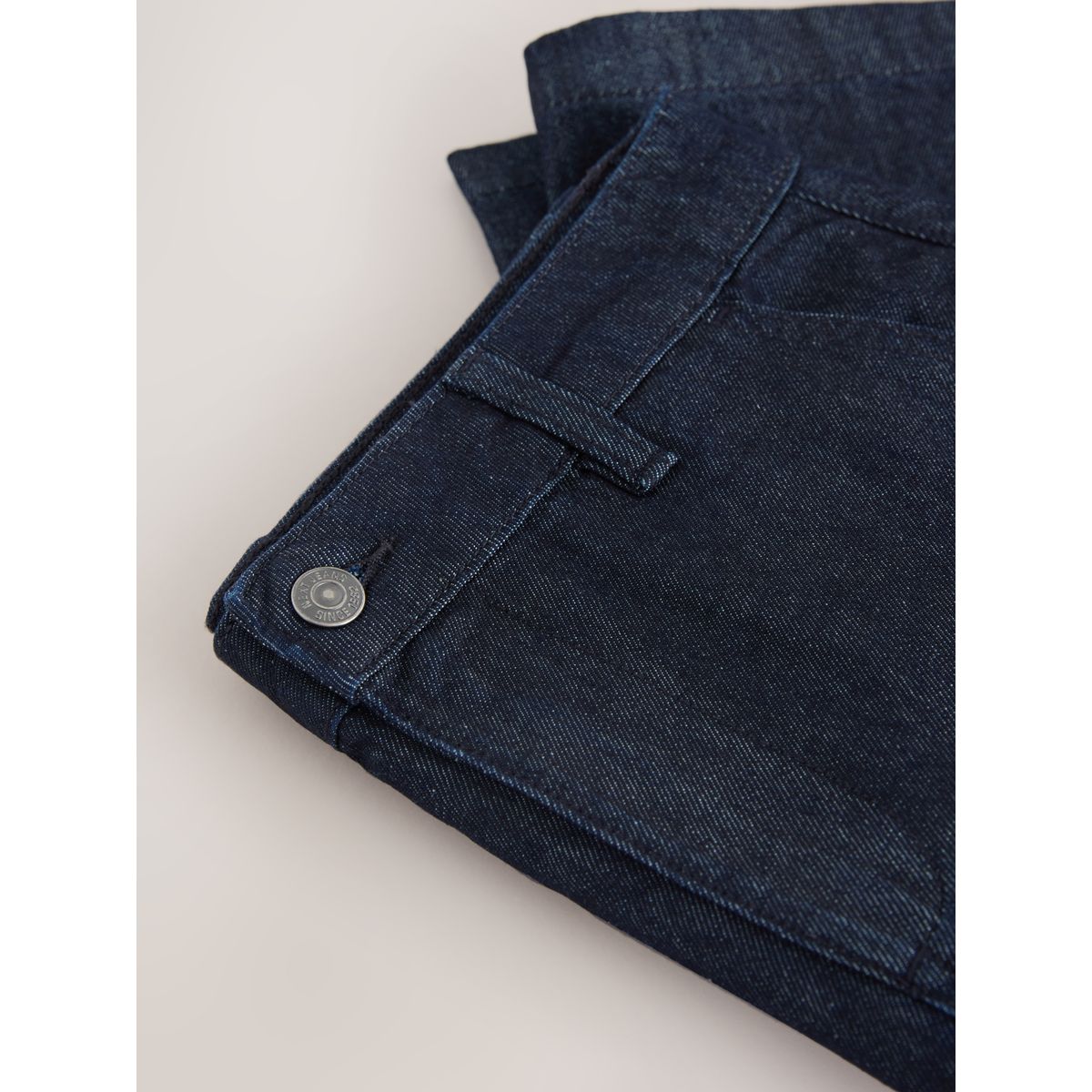 Jort en denim avec pli sur le devant délavage bleu, NEXT