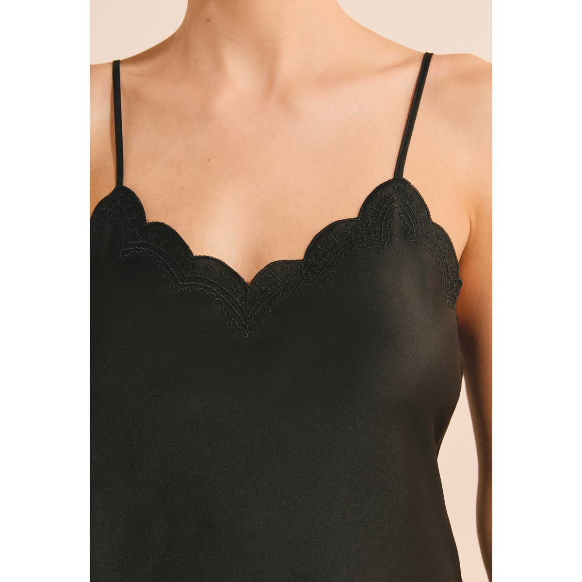 Caraco satiné avec détails en broderie EDORI BROD noir, ETAM