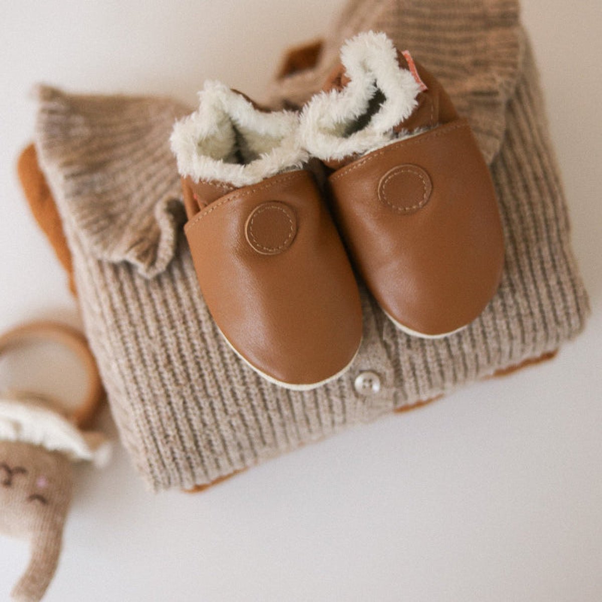 Chaussons cuir souple uni fourrés marron, TICHOUPS
