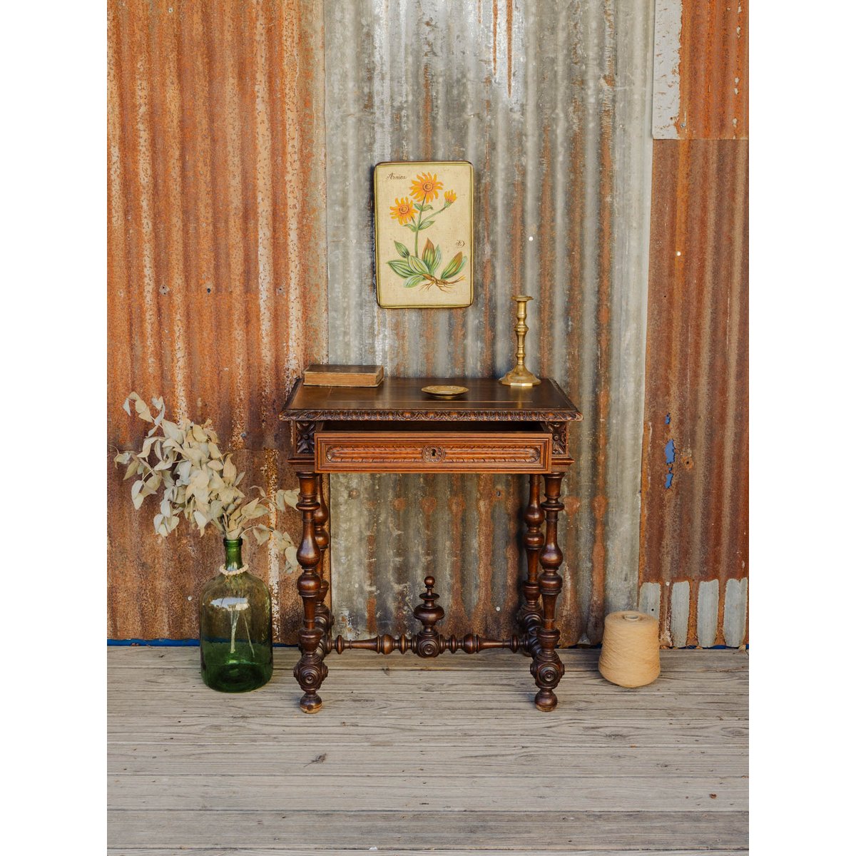 Table d'appoint en bois Francine N°1674 - Bon état bois foncé, DEBONGOUT