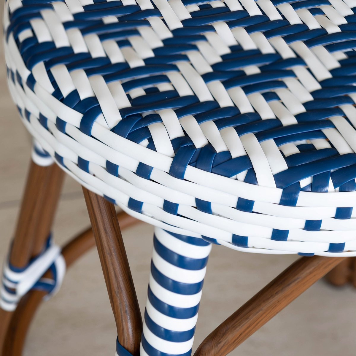 Tabouret bas effet rotin naturel, SCALA bleu, NOW'S HOME