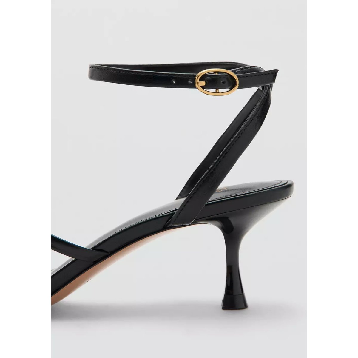 Sandale à talon avec brides croisées noir, MANGO