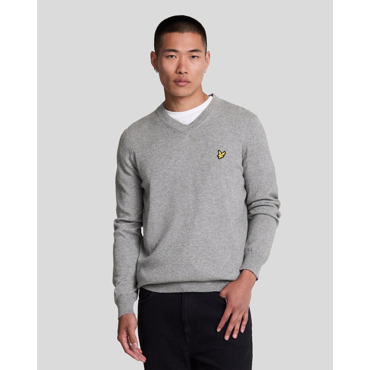 Pull en coton mérinos col V gris moyen chiné, LYLE & SCOTT