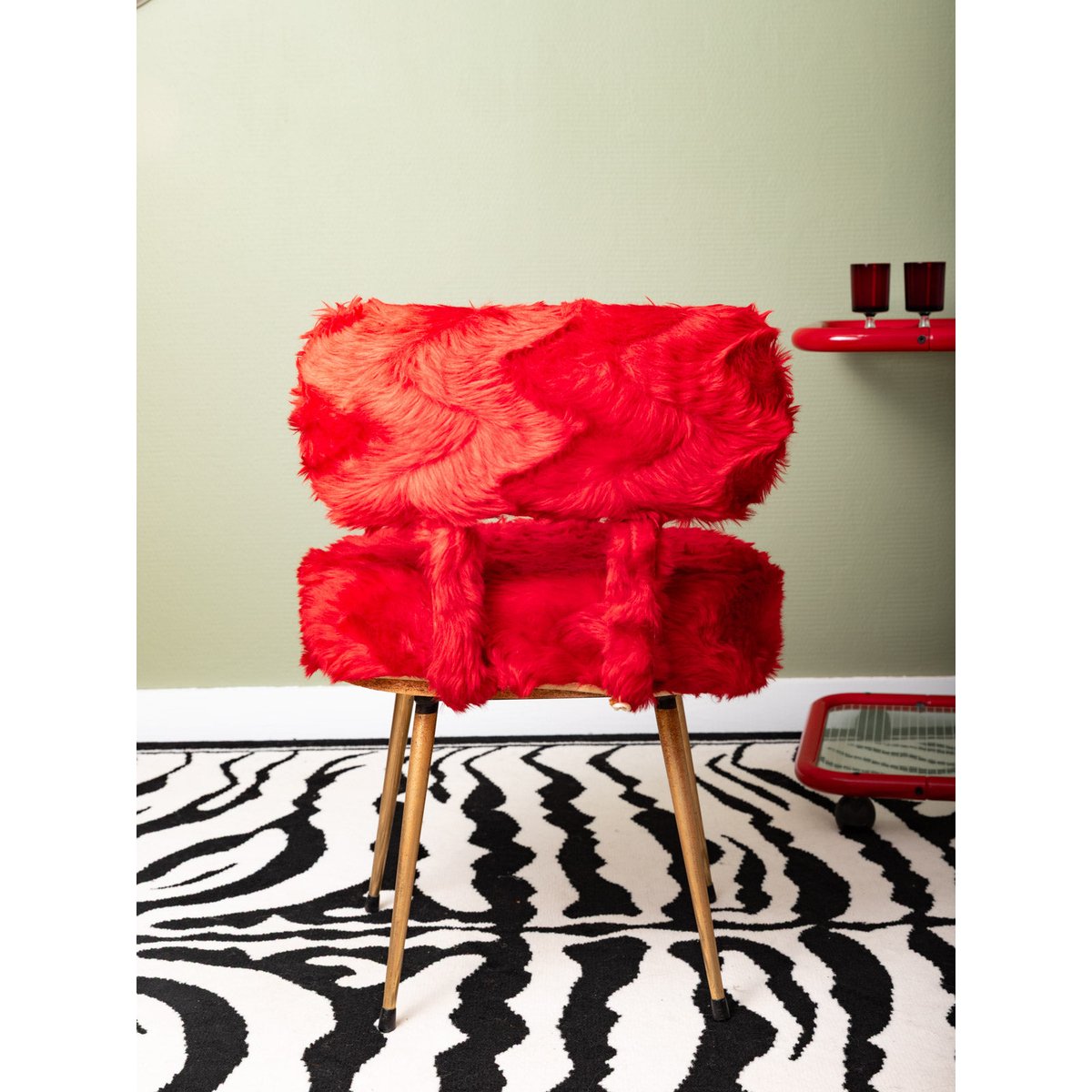 Paire de deux chauffeuses vintage rouge Olivia N°96 - Bon état rouge, DEBONGOUT