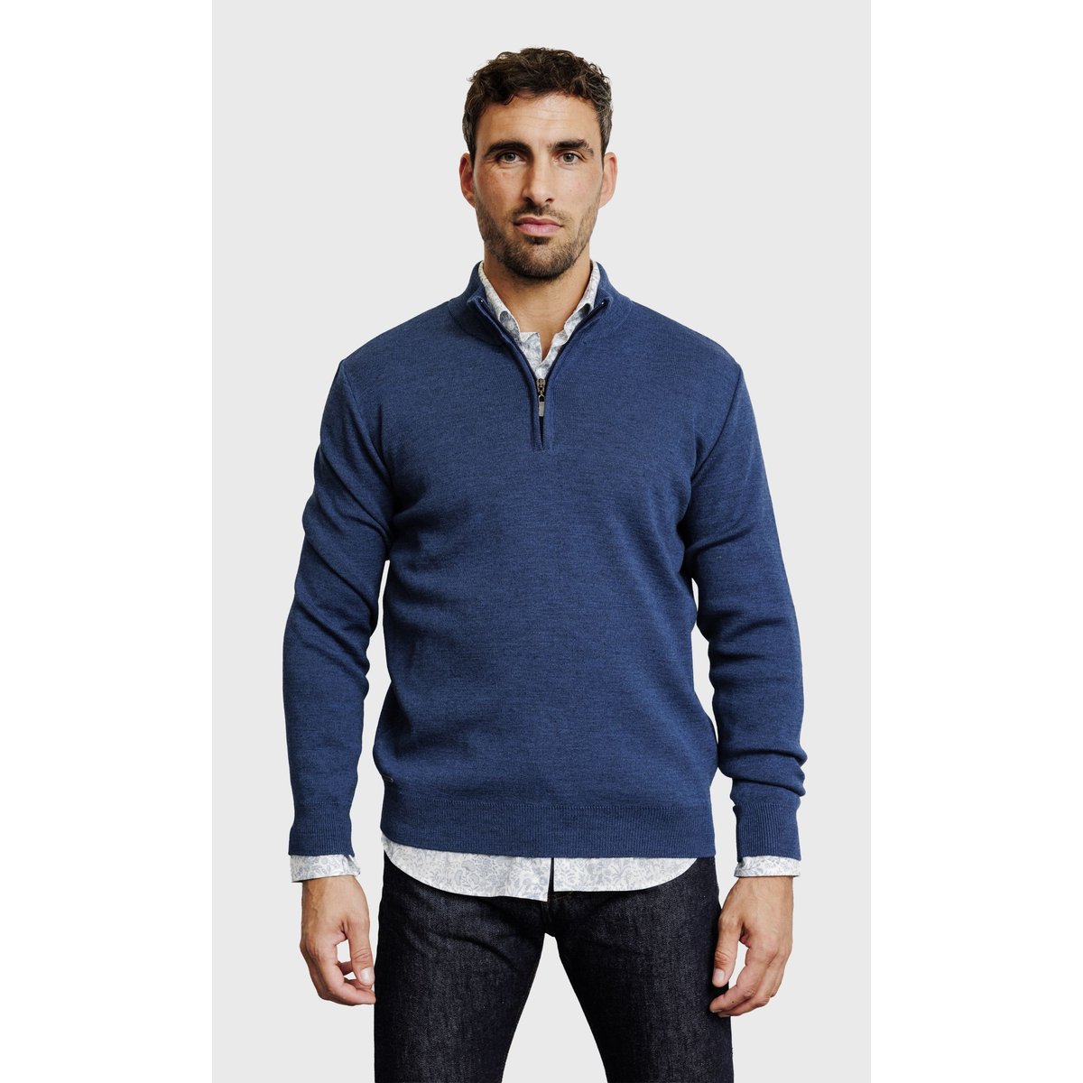 Pull col montant zippé en laine mérinos 2 fils framboise bleu, ACROSS