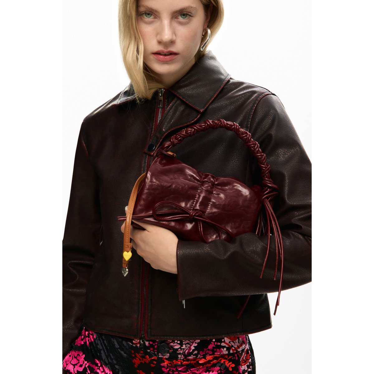 Petit sac brillant à nœud rouge, DESIGUAL